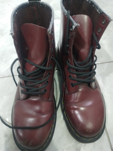 Dr. Martens Borcegos Charol Bordo (Usado)