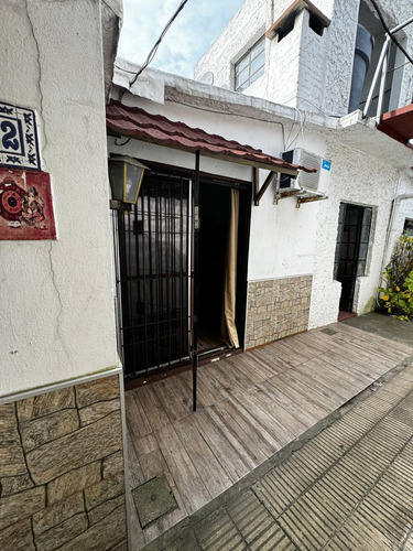 Venta Casa 1 Dormitorio Amoblada Con Renta Anual Ideal Inversion - Floresta Sur