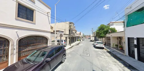Casa De 2 Niveles Cerca De Walmart