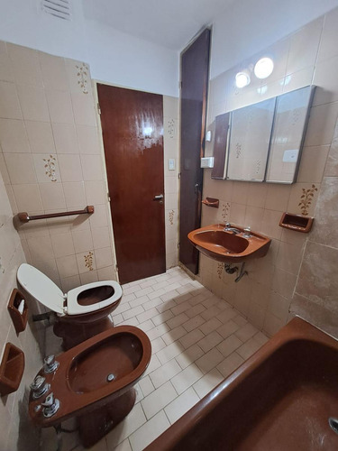 Departamento En Venta 2 Dormitorios Con Balcón. Centro. Sobre Vélez Sarfield