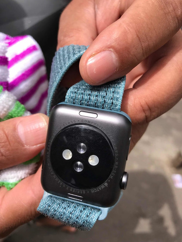 Imagem 1 de 2 de Apple Watch Série 3 42mm