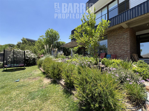 Casa En Venta De 4 Dorm. En Colina