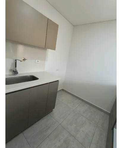 Aparta Estudio Amplio En Arriendo Av Centenario