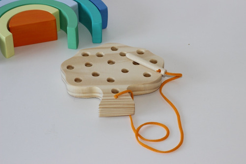 Imagen 3 de 4 de Enhebrador Natural Madera Didactico Juguete Montessori