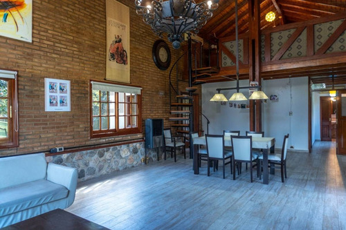 Imagen 15 de 30 de Imponente Casa Quinta Con Amplio Terreno, Pileta, Sauna Y Jacuzzi