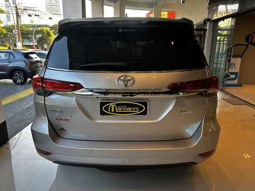 Toyota Hilux SW4 2.8 SRX 4X4 7 LUGARES 16V TURBO INTERCOOLER DIESEL 4P AUTOMÁTICO