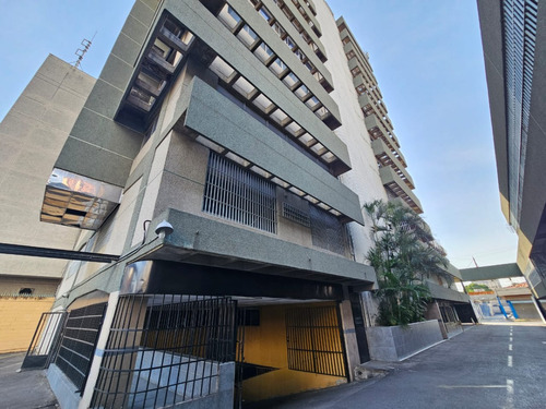 Oficina En Venta Torre Del Centro Calle López Aveledo, Maracay Edo. Aragua.