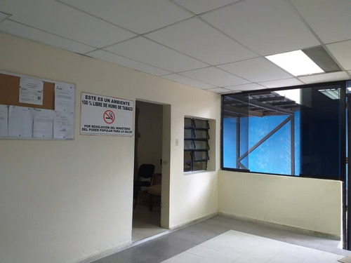 En Venta Galpón 1711m2 El Tambor, Los Teques. Daniela J