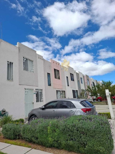 Casa En Venta De 2 Recámaras En Ciudad Del Sol Queretaro