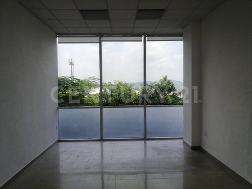Renta De Oficina Excelente Ubicacion En Area Comercial