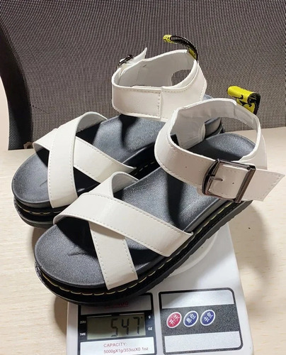 Sandalias Romanas Con Hebilla Y Plataforma De Fondo Grueso P