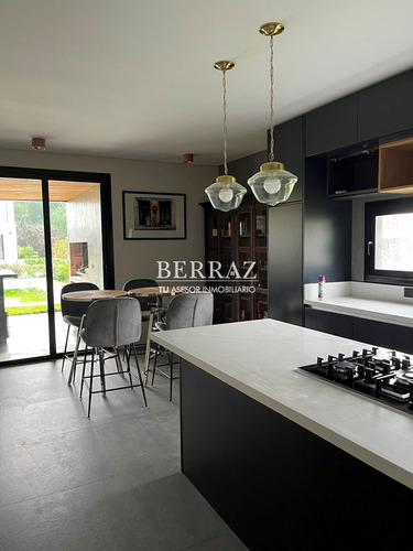 Casa En Venta En Barrio La Calesa Pilará Pilar Lote De 955 M2