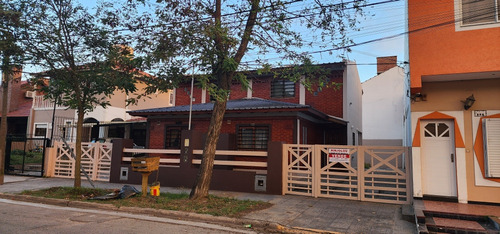 Duplex Al Frente, Con Espacio Guardacoche. Gas Natural.