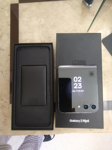 Samsung Galaxy Zflip5 512gb 8gb Grafite Grafite (Usado)