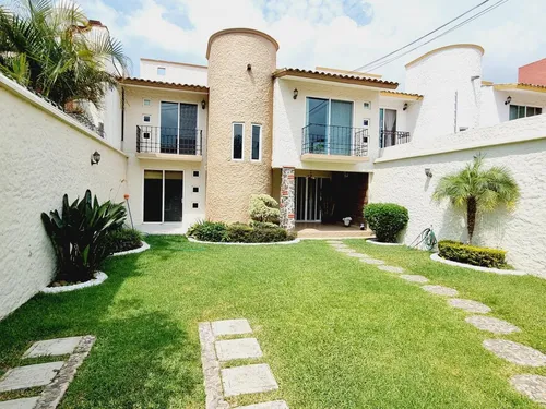 Bonita Casa Con Jardin, Fracc. Lomas De Tzompantle, Cuernavaca Morelos