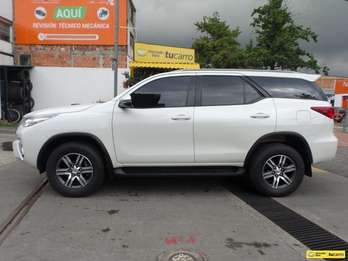 Imagen 4 de 25 de Toyota Fortuner 2.4 Diesel