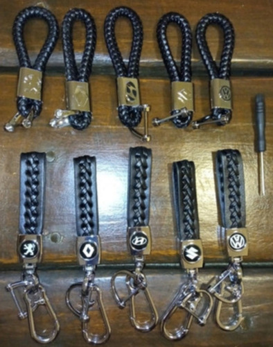Imagen 4 de 4 de Llavero Auto Símil Suzuki De Metal Y Cuero (envio Gratis)