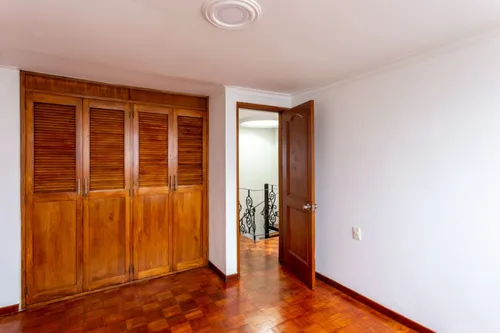 Apartamento En Venta En Conquistadores. Cod V21453