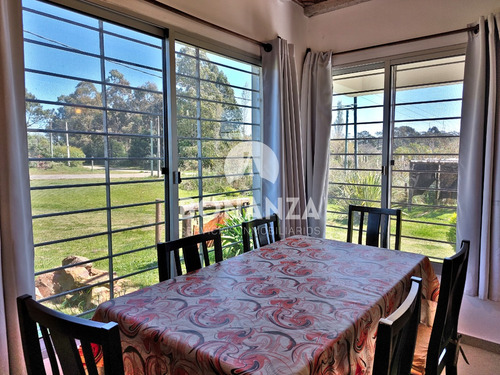 Casa En Punta Colorada - Piriápolis. 600 Metros De La Playa. 6 Personas, 3 Dormitorios, 2 Baños.