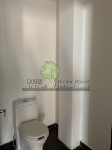 Oficina En Renta En Arboledas, Sobre Calz. De Los Jinetes