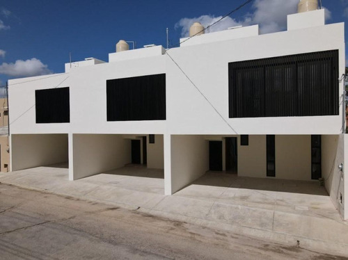 Venta De Casa En Montes De Ame, Mérida 3 Niveles Y 4 Habitaciones