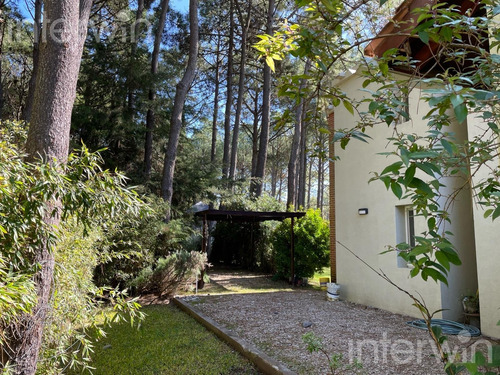 Casa - 5 Ambientes - 3 Cocheras - Pinamar - Venta
