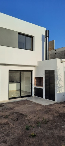 Imagen 4 de 30 de Prados De Manantiales, 3 Dormitorios, 2 Baños, Cochera, Patio Con Asador