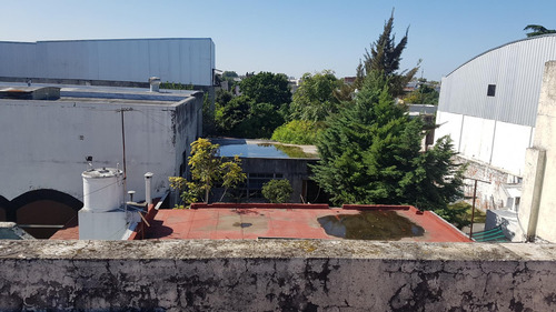 Casa Con Galpon En Caseros De 5 Ambientes F: 3539
