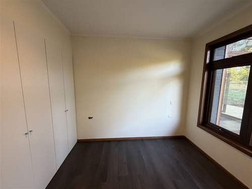 Casa En Venta De 3 Dorm. Sector Los Guindos