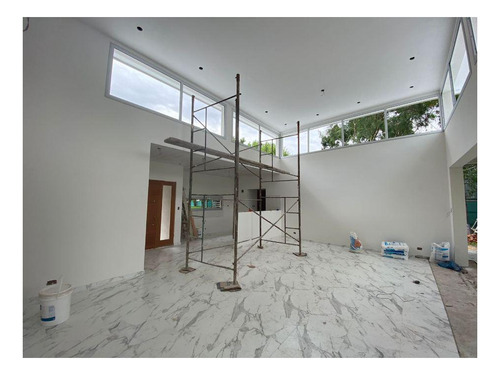Imagen 8 de 23 de Casa En Construcción Venta -3 Dormitorios-3 Baños - 1267mts2 Totales- Club Miralagos
