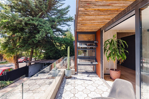 Casa En Venta De 4 Dorm. En Las Condes