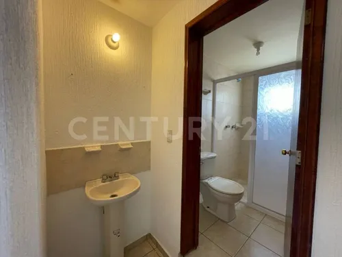 Casa En Renta En Jardines Del Valle, San Juan Del Río, Querétaro.