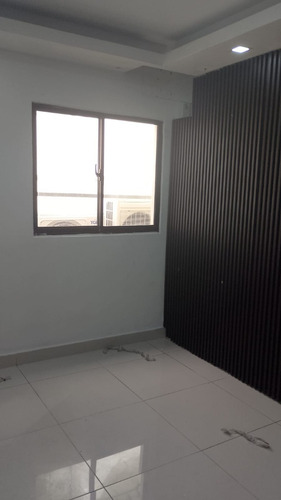 Alquilo Local Comercial Preparado Para Dealer De Vehiculo Ubicado En El Ensanche Ozama