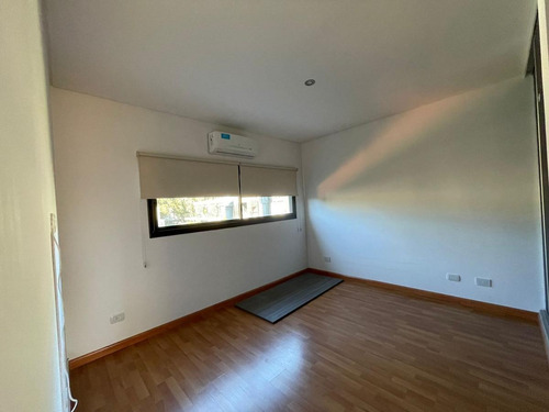 Imagen 21 de 30 de Duplex De 3 Ambientes Con Jardin Y Cochera