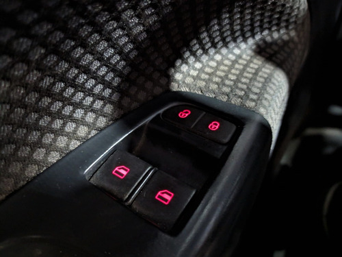 Imagem 12 de 14 de Volkswagen Saveiro Trendline 1.6 Msi Cs (flex)