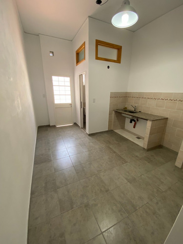 Imagen 9 de 19 de Excelente Duplex De 3 Ambientes. Reciclado A Nuevo