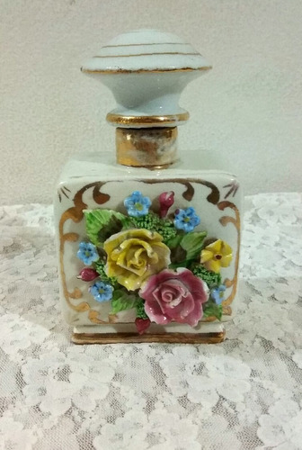 Antiguo Perfumero En Porcelana Pintada Con Flores Aplicadas