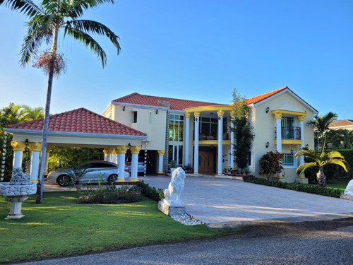 En Metro Country Club Villa En Venta De 915. 91 Mt2 Totalmente Amueblada.