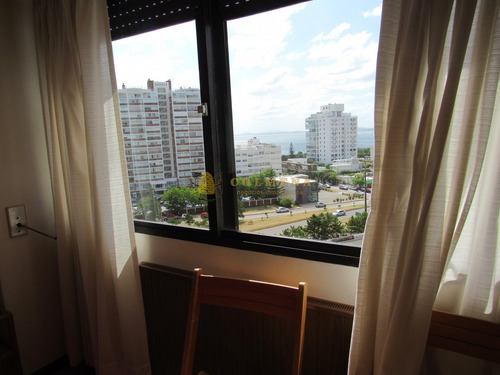 Apartamento En Brava - Punta Del Este - Consulte!!!!- Ref: 3616