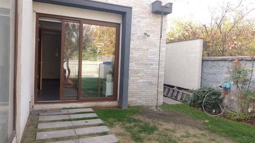 Casa En Venta De 4 Dorm. Latadia/manquehue/sebastian Elcano