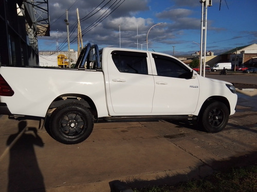 Imagen 9 de 10 de Toyota Hilux 2016 2.4 Cd Dx 150cv 4x2