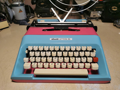 Maquina De Escribir Portátil Olivetti Lettera 35l Rosa/azul 