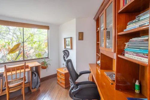 Casa En Venta En Loma De Los Balsos. Cod V16245