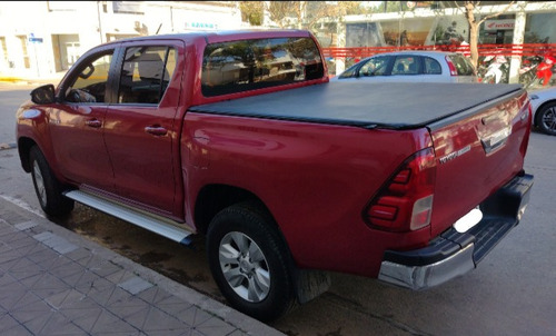 Imagen 4 de 10 de Toyota Hilux 2.4 Cd Sr 150cv 4x2 2017