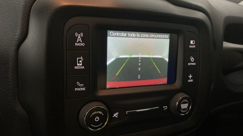 Imagen 18 de 25 de Jeep Renegade 2023 Sport 1.8