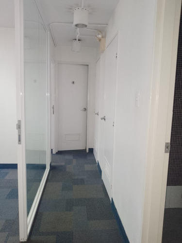 Se Alquila Oficina En Avda. Libertador 102m2