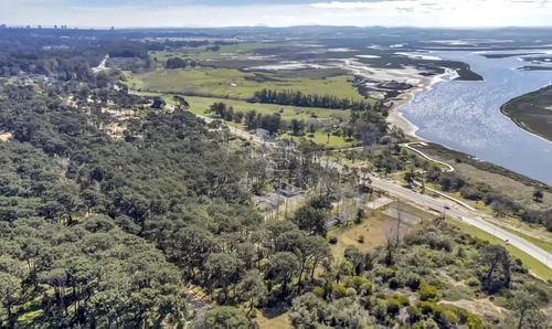 Lote En Venta En Rincón Del Indio, Punta Del Este A Metros De La Barra Ideal Para Inversionistas, Barrio Privado O Edificio.