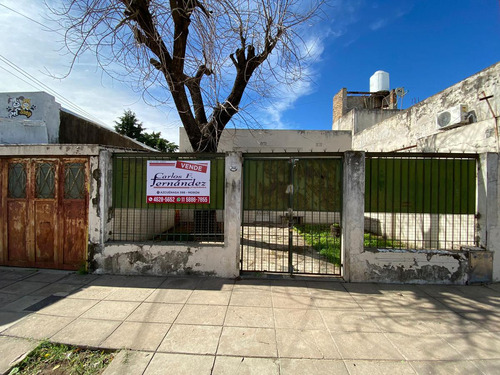 Casa 6 Ambientes Con Gran Terreno En Villa Tesei