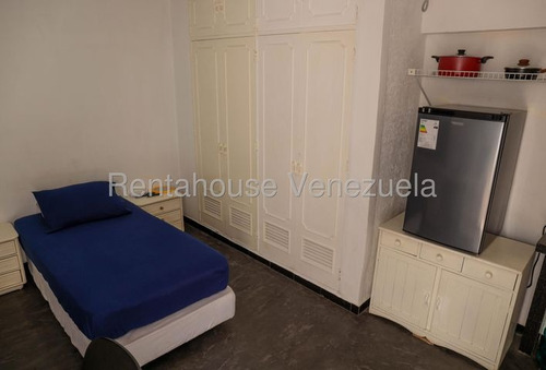 Casa En Venta Los Naranjos Mls # 25-18296 Christian Szotyori