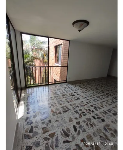 Apartamento Para Arriendo En La Loma Del Escobero